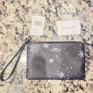 NWT Coach Corner Zip Wristlet In Signature Canvas With Snowflake Print CF286